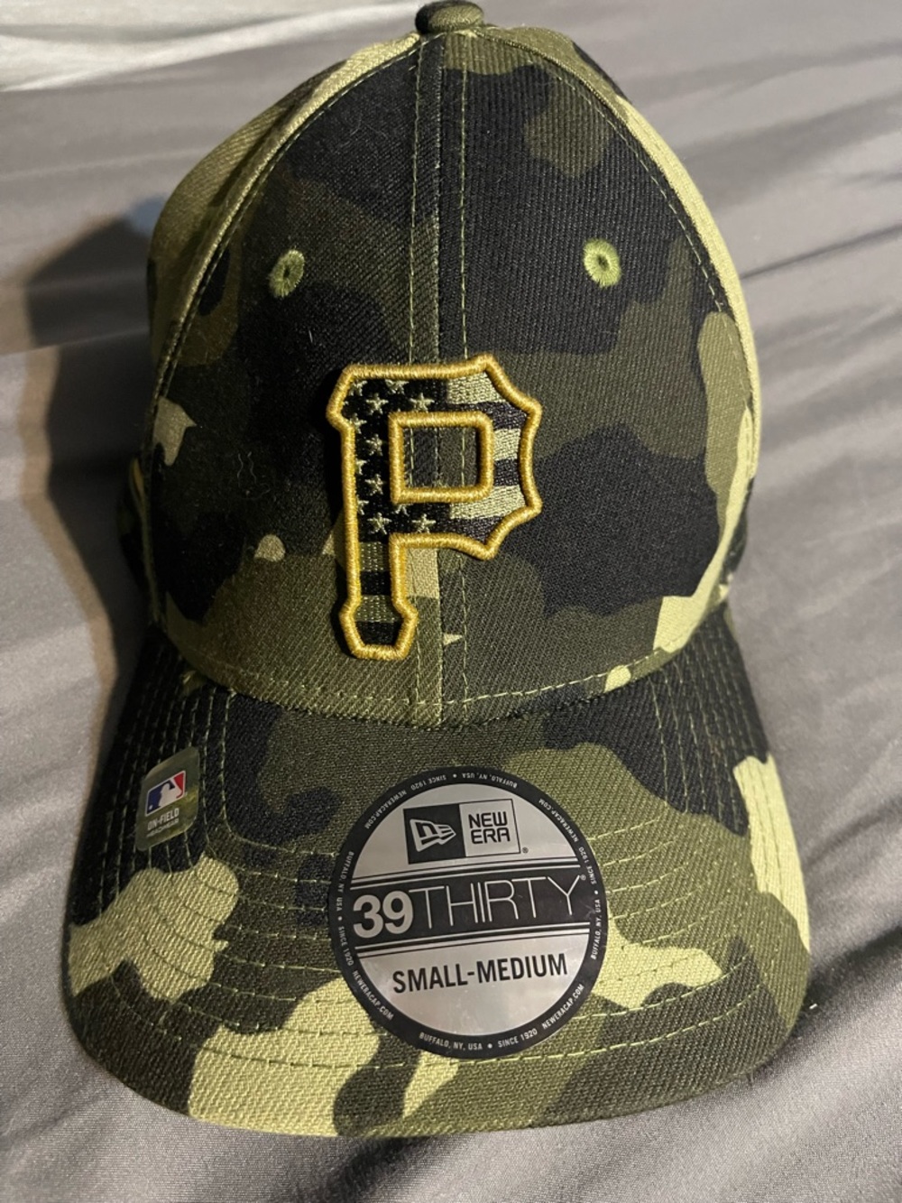 Women’s Pittsburgh Pirates ARMED FORCES STARS N STRIPES Hat by New Era